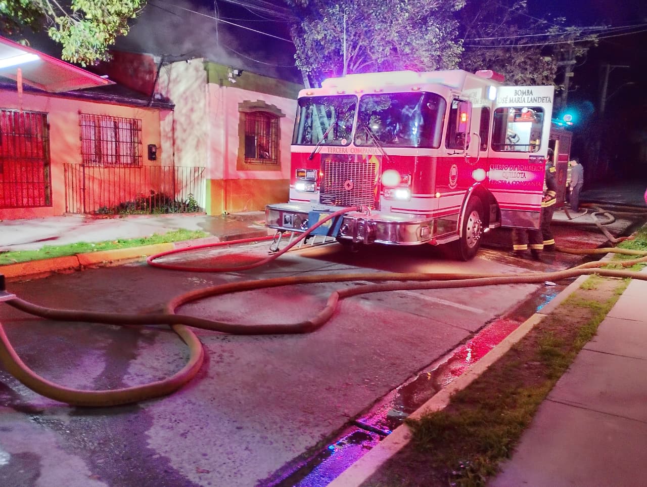 En Quillota se incendiaron un ex ELEAM y un acopio de madera