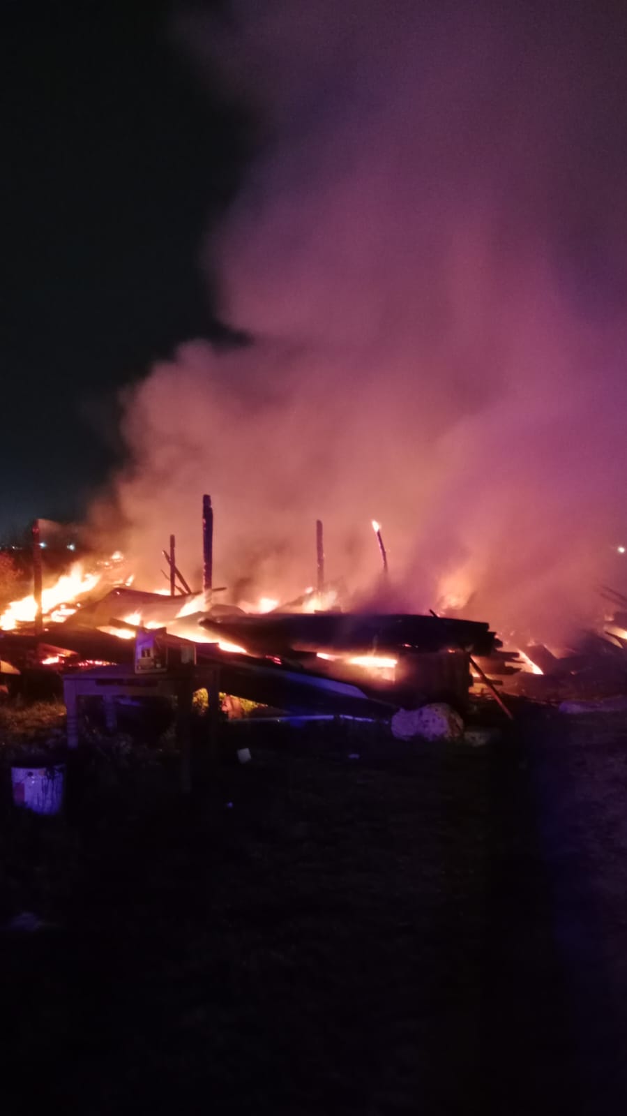 En Quillota se incendiaron un ex ELEAM y un acopio de madera