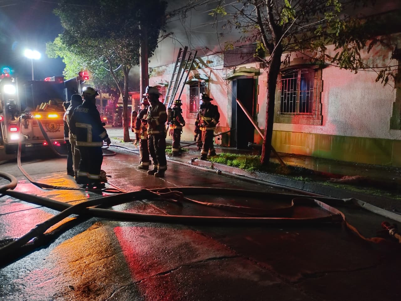 En Quillota se incendiaron un ex ELEAM y un acopio de madera