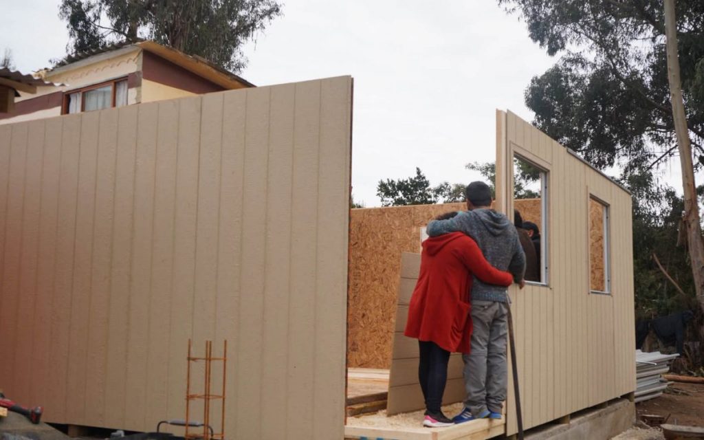 Instalan primera vivienda de emergencia en La Ligua tras el temporal de julio