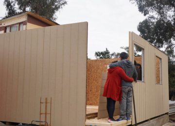 Instalan primera vivienda de emergencia en La Ligua tras el temporal de julio