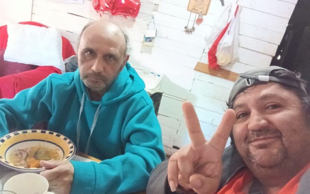 Jardinero Héctor Tapia es dado de alta y ya está en su hogar en Quillota