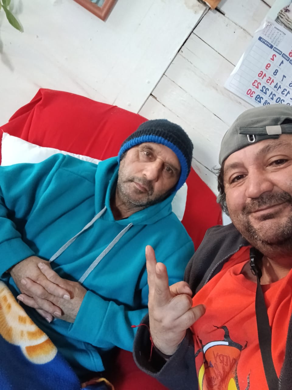 Jardinero Héctor Tapia es dado de alta y ya está en su hogar en Quillota