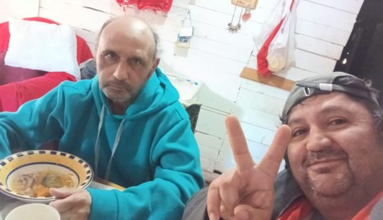 Jardinero Héctor Tapia es dado de alta y ya está en su hogar en Quillota