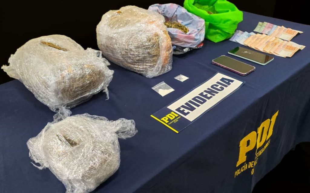 La Ligua: Sorprenden a dos mujeres con 5 kilos de droga compactada