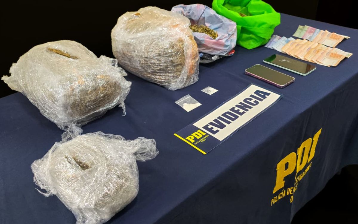 La Ligua: Sorprenden a dos mujeres con 5 kilos de droga compactada
