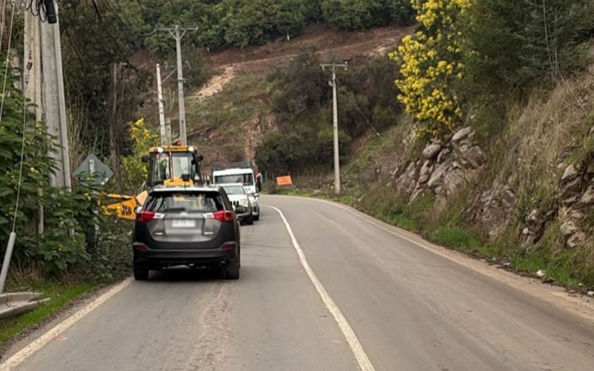 Vehículo se desbarrancó en la Curva de los Novios en Hijuelas