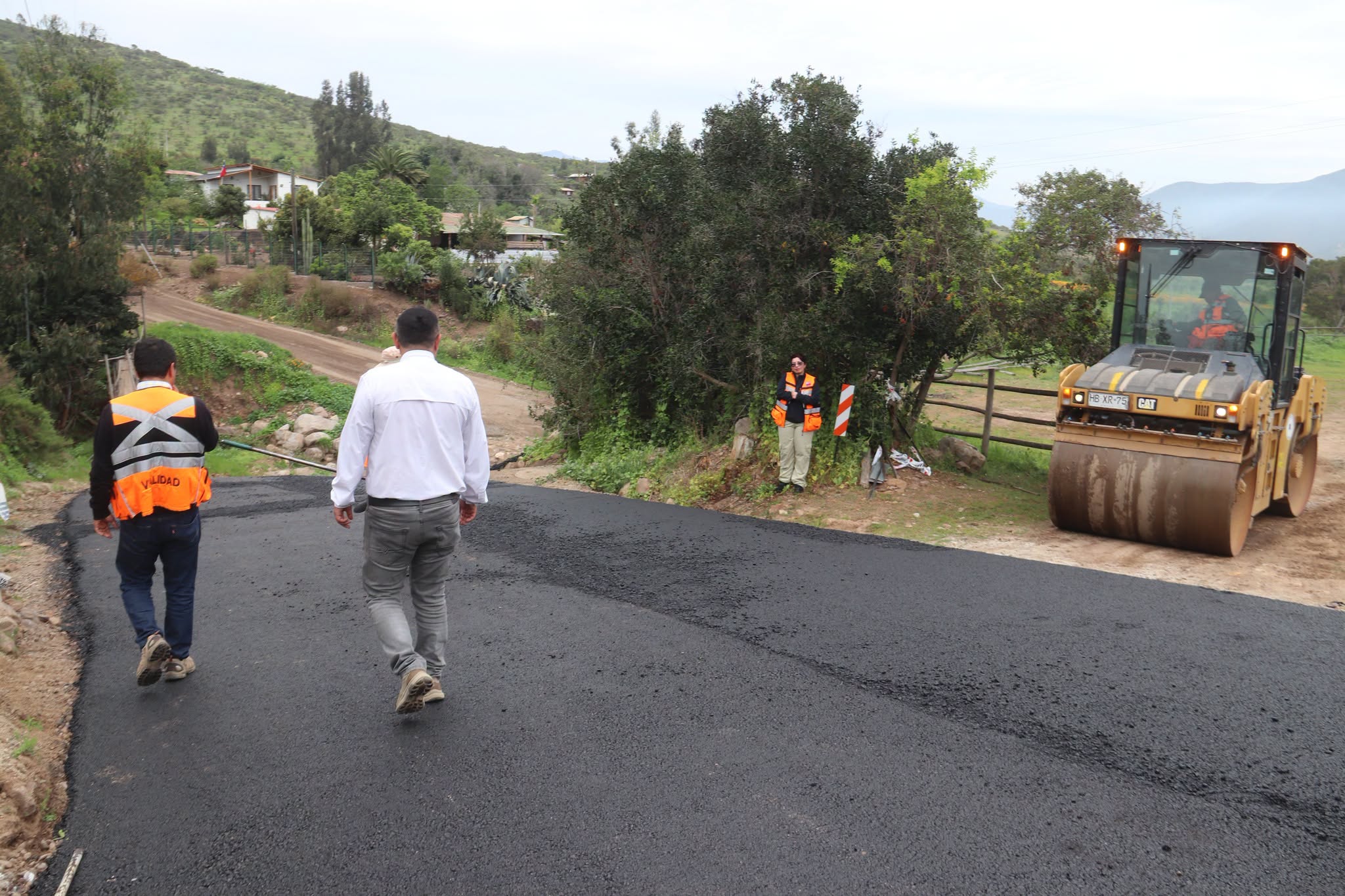 Avanza la pavimentación de camino rural en La Ligua