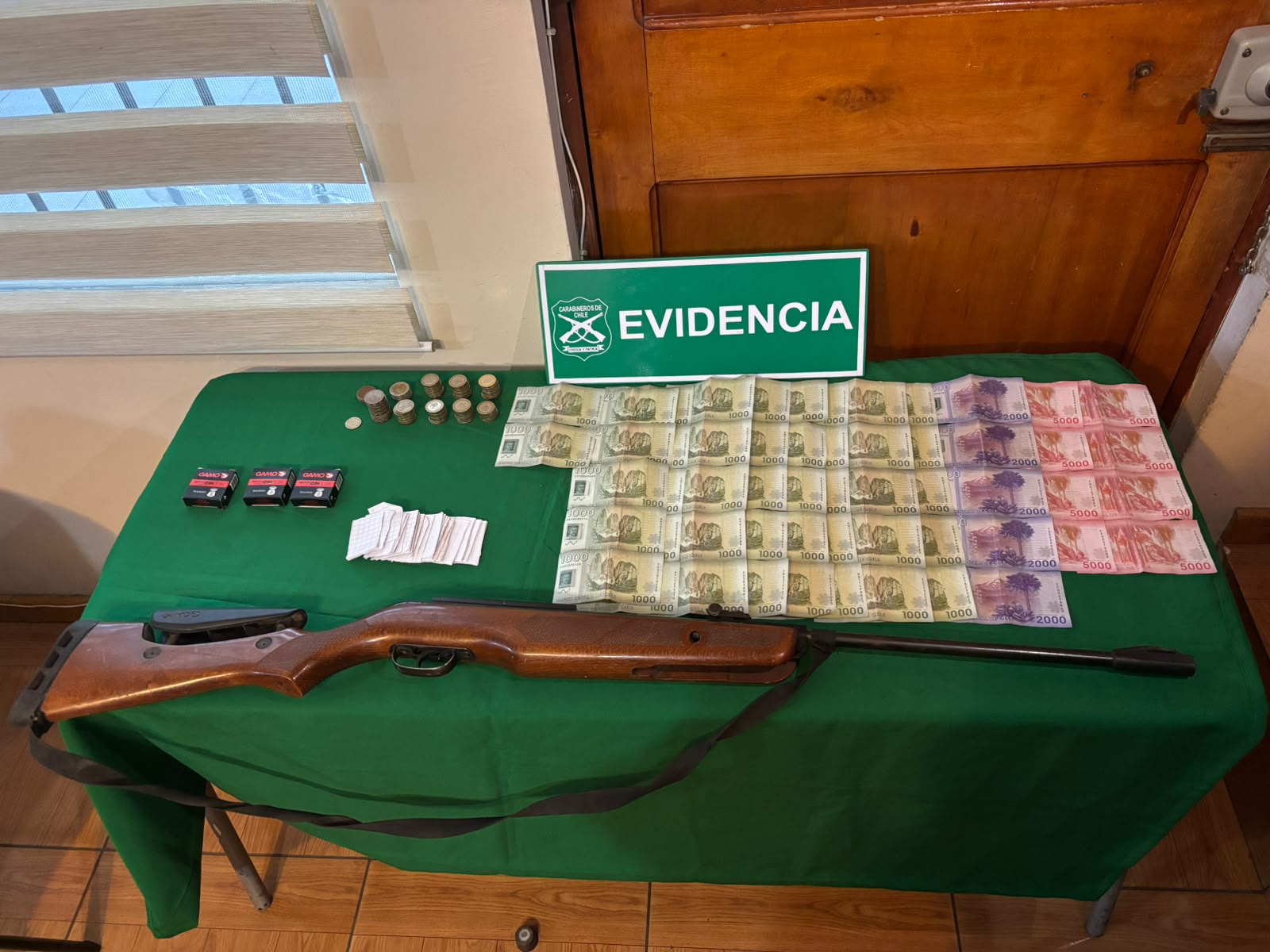 Incautan droga, arma y detienen a dos sujetos en Cabildo