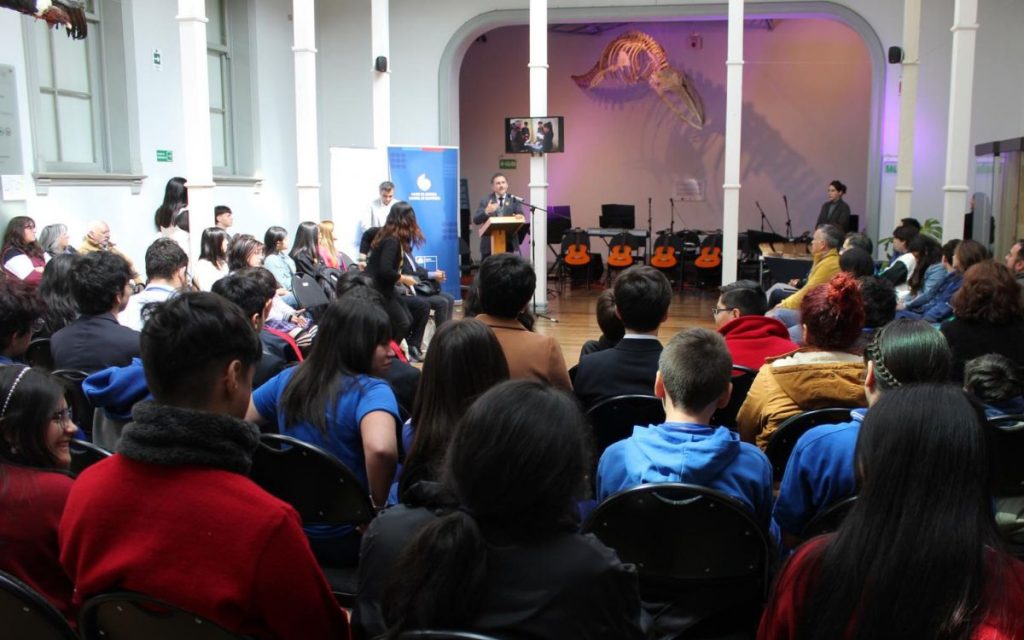 Liceos de Nogales y Limache avanzan a final nacional de ciencias