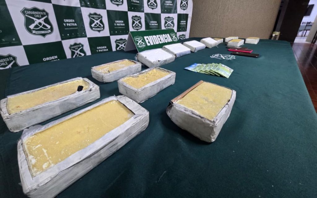 Nogales: Llevaban 13 kilos de cocaína y pasta base dentro de bus