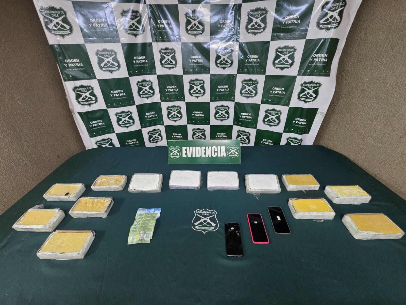 Nogales Llevaban 13 kilos de cocaína y pasta base dentro de bus