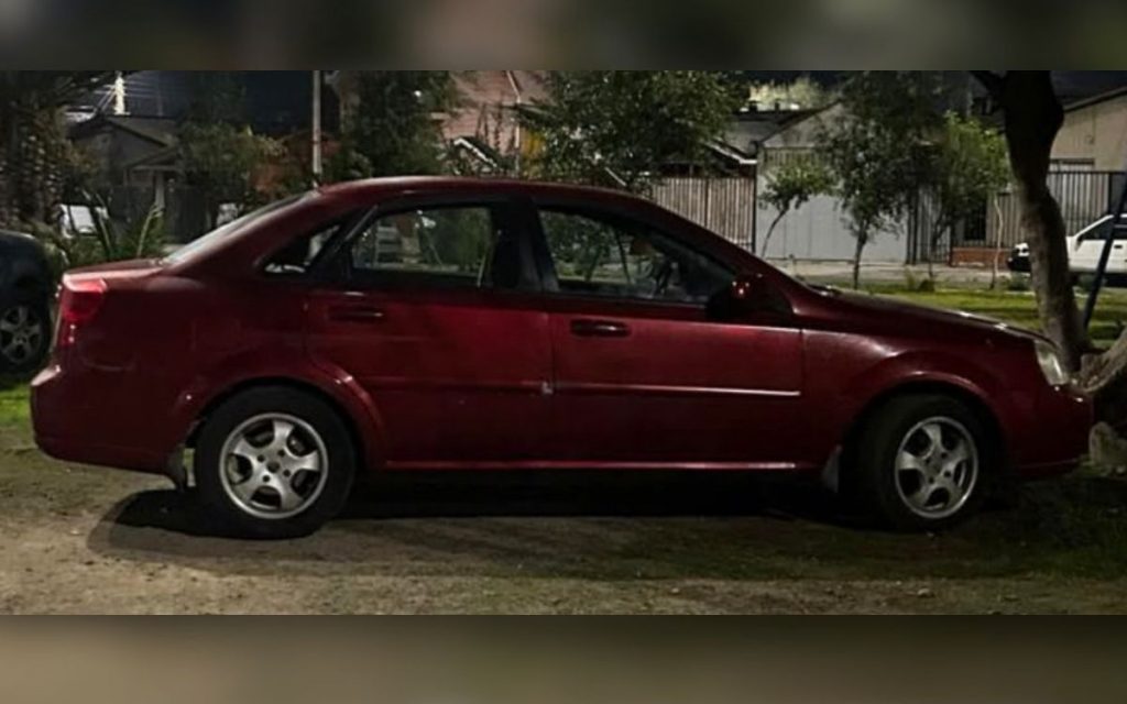 Roban auto estacionado afuera de casa en Quillota