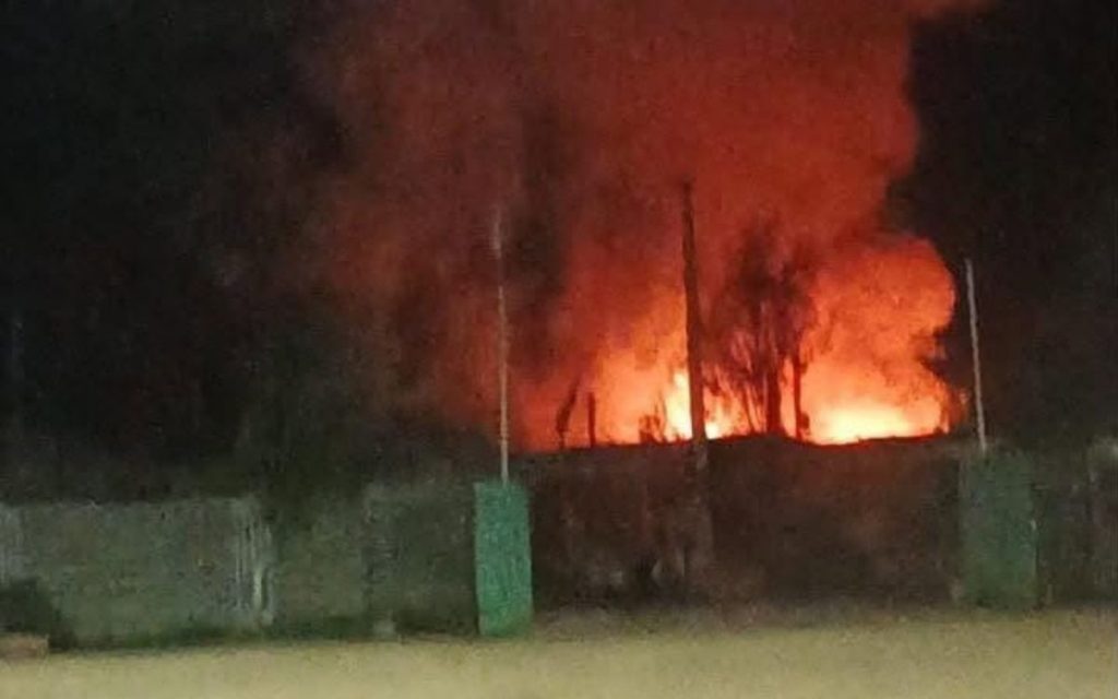 Tres locatarios afectados deja incendio en la feria junto al Parque Aconcagua