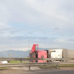 [VIDEO] Camión se volcó en la Ruta 5, a la altura del enlace El Olivo