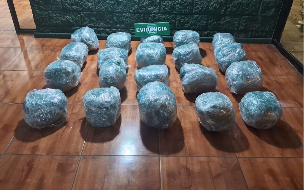 Fiscalizan auto en la Ruta 5 Norte y descubren más de 40 kilos de marihuana