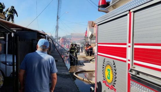 Incendio consumió una vivienda de la población Rebolar de Quillota
