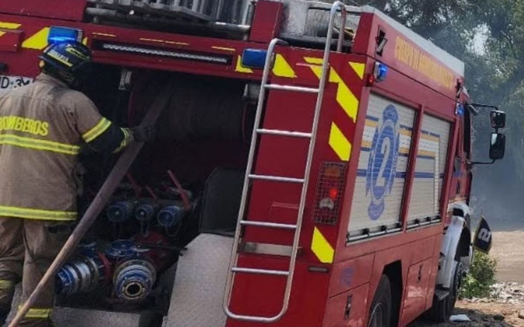 Quillota: Bomberos y vecinos apagaron incendio en San Isidro