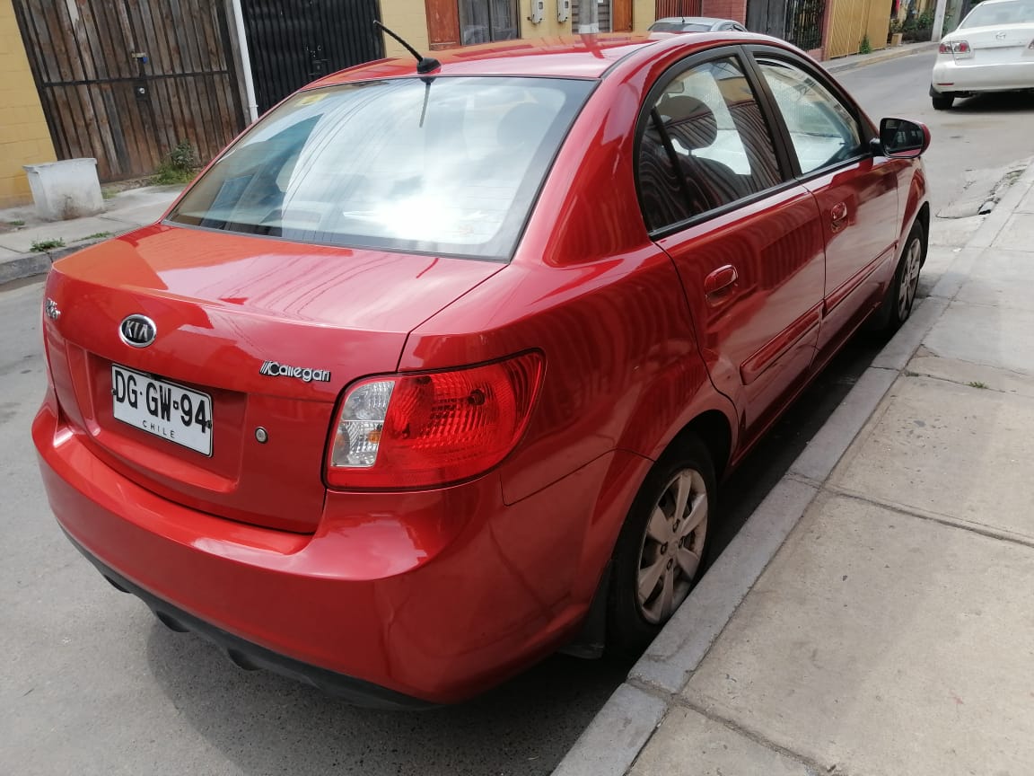 Roban vehículo estacionado a metros de la Municipalidad de La Cruz